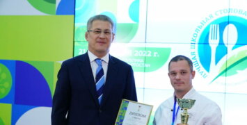 Лучшими поварами школьной столовой стали Сергей Газизов из Москвы и Татьяна Екимова из Республики Башкортостан