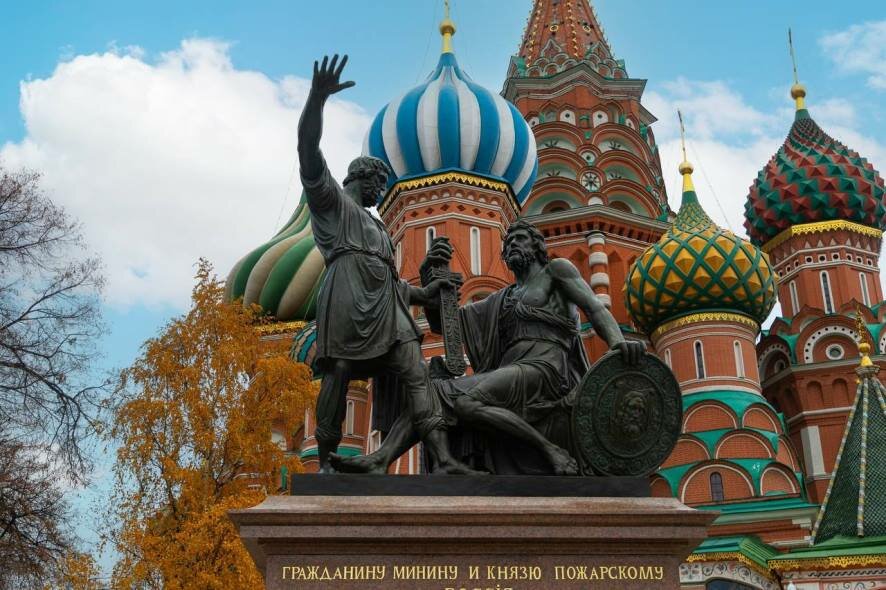 Мэр Москвы Сергей Собянин поздравил горожан с Днем народного единства