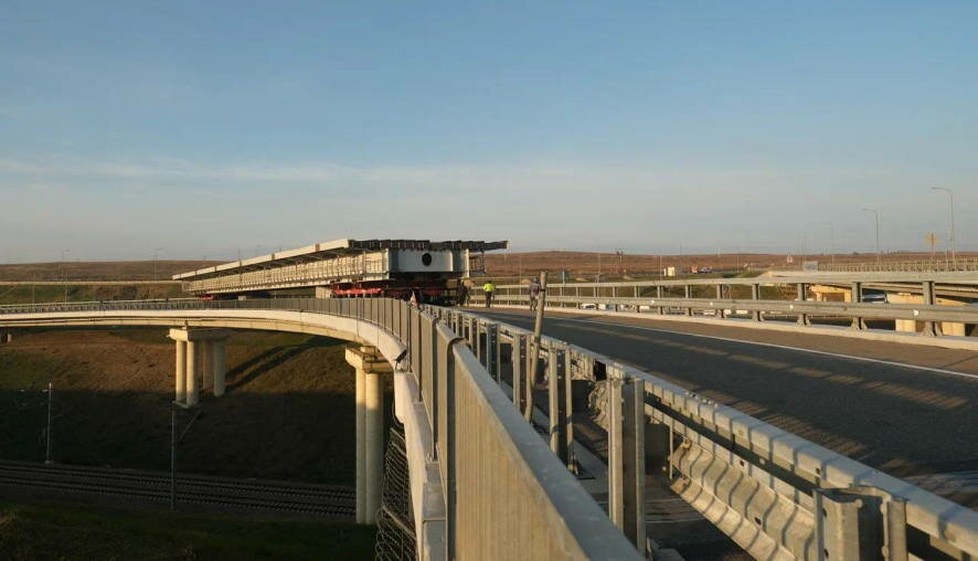 Установлен второй пролет автомобильной части Крымского моста