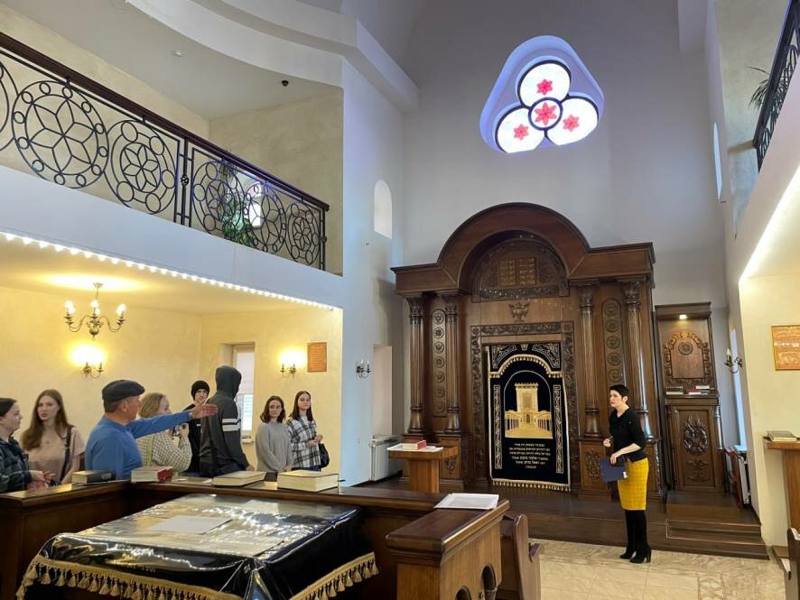 Студенты Президентской академии в рамках экскурсии посетили саратовскую синагогу