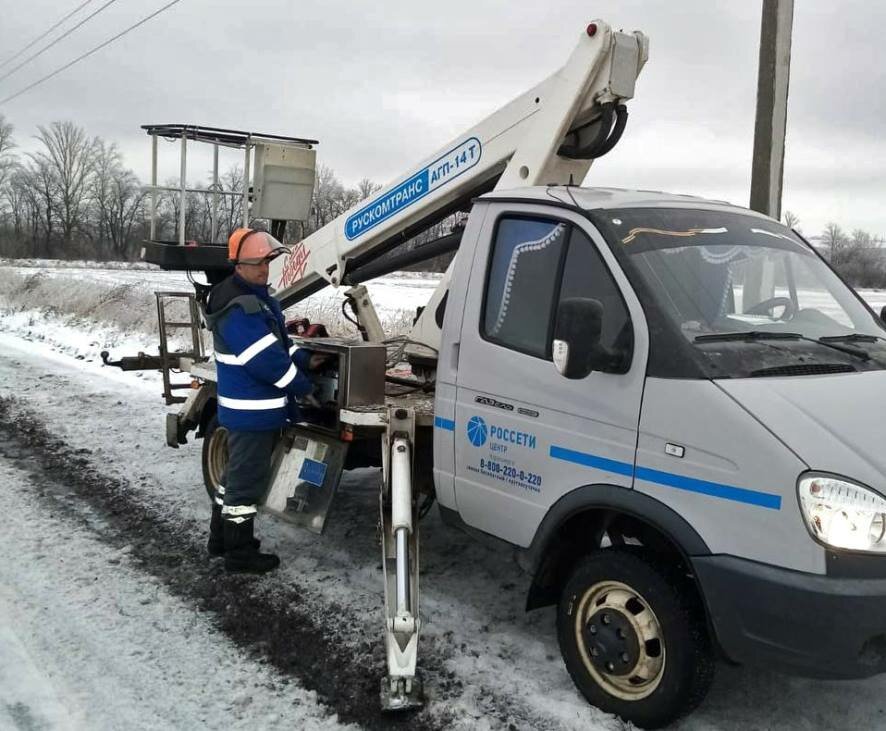 Старовойт: Вчерашняя непогода и ледяной дождь оставили без электроснабжения почти 20 тысяч человек в Курской области