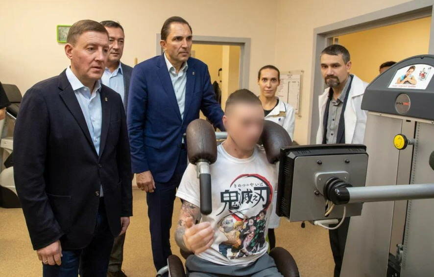 Андрей Турчак на Сахалине посетил реабилитационный центр для военнослужащих из зоны СВО