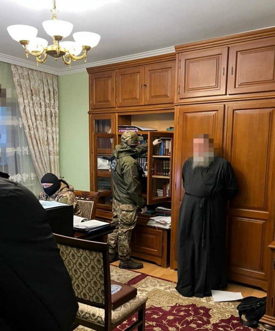 Архимандрит Черновицко-Буковинской епархии назвал обыск «деспотическим»