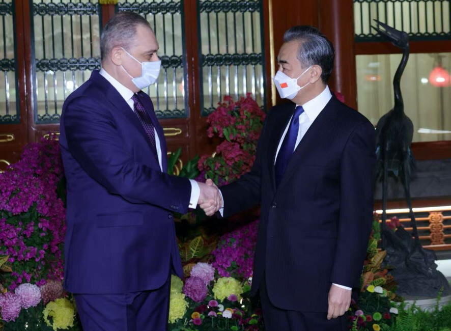 Посол России в Китае встретился с Министром иностранных дел КНР Ван И