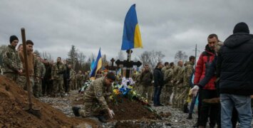 Во время погрузки на поезд в Днепропетровской области уничтожено более 100 военных и 8 БТРов: потери противника на 28 ноября