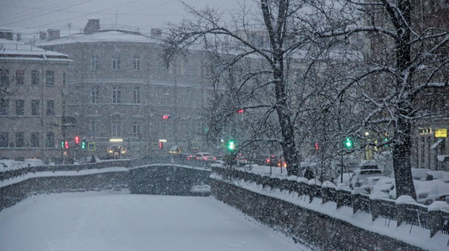 «Две недели репетиций не дали результатов»: петербуржцы возмутились отсутствием снегоуборки и десятибалльными пробками