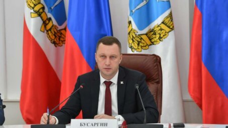Губернатор Роман Бусаргин провел постоянно действующее совещание с зампредами и министрами Правительства области