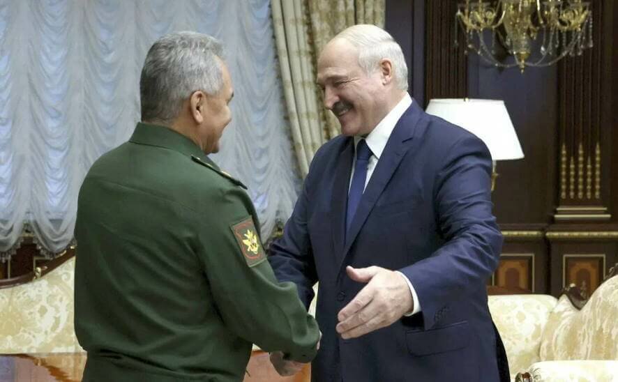 Президент Белоруссии встретился с главой Минобороны России