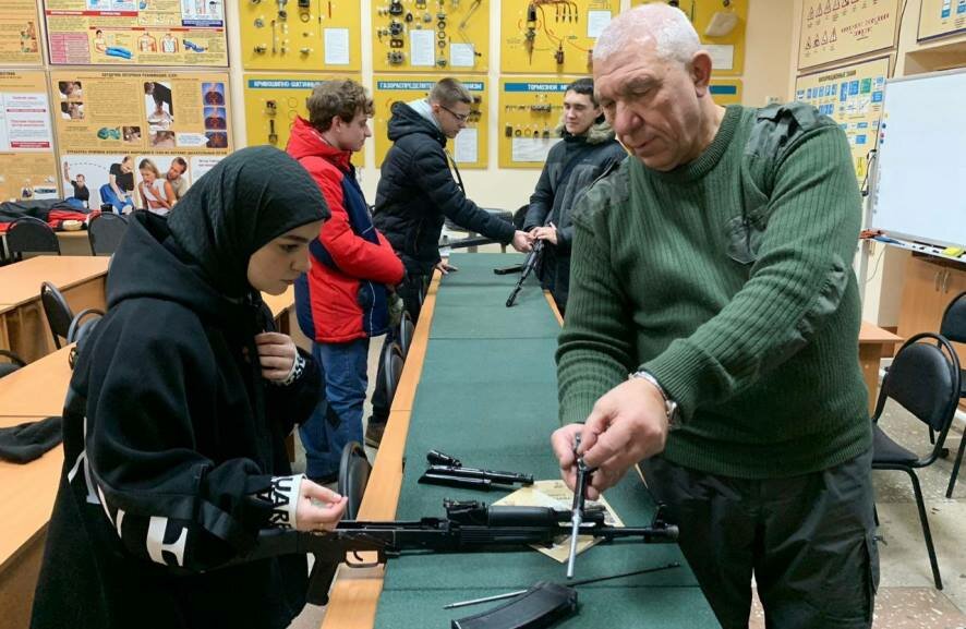 Молодежь Саратовской области приняла участие в занятиях по начальной военной подготовке