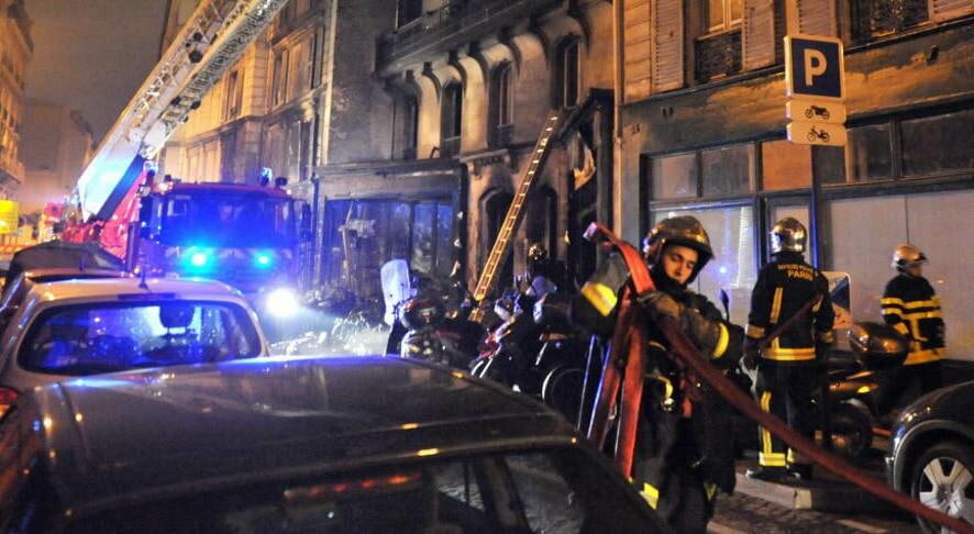 Десять человек, в том числе пятеро детей, погибли при пожаре во Франции