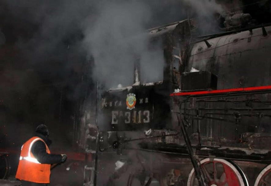 В Перми полностью сгорел ретропоезд 1944 года