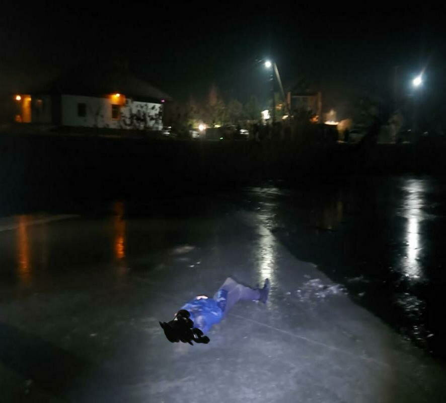 В Динском районе Краснодарского края 13-летний мальчик провалился под лед во время игры