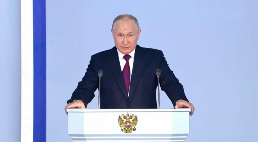 Россия ответит на все вызовы, потому что мы одна страна, один большой, сплоченный народ, уверенный в своих силах. Правда за нами — Путин