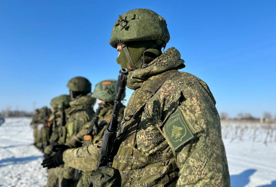 По 50 тысяч рублей получат жители области, заключившие военный контракт
