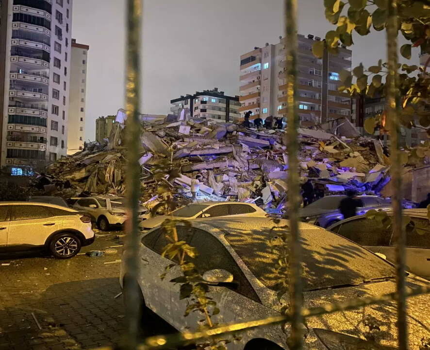 Количество жертв посчитать невозможно: кадры разрушений после серии мощных землетрясений в Турции