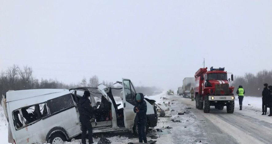 Шесть человек погибли в результате ДТП с микроавтобусом в Самарской области