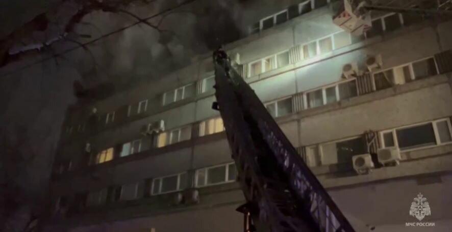 Один человек погиб и 9 пострадали при пожаре в здании гостиницы в центре Москвы