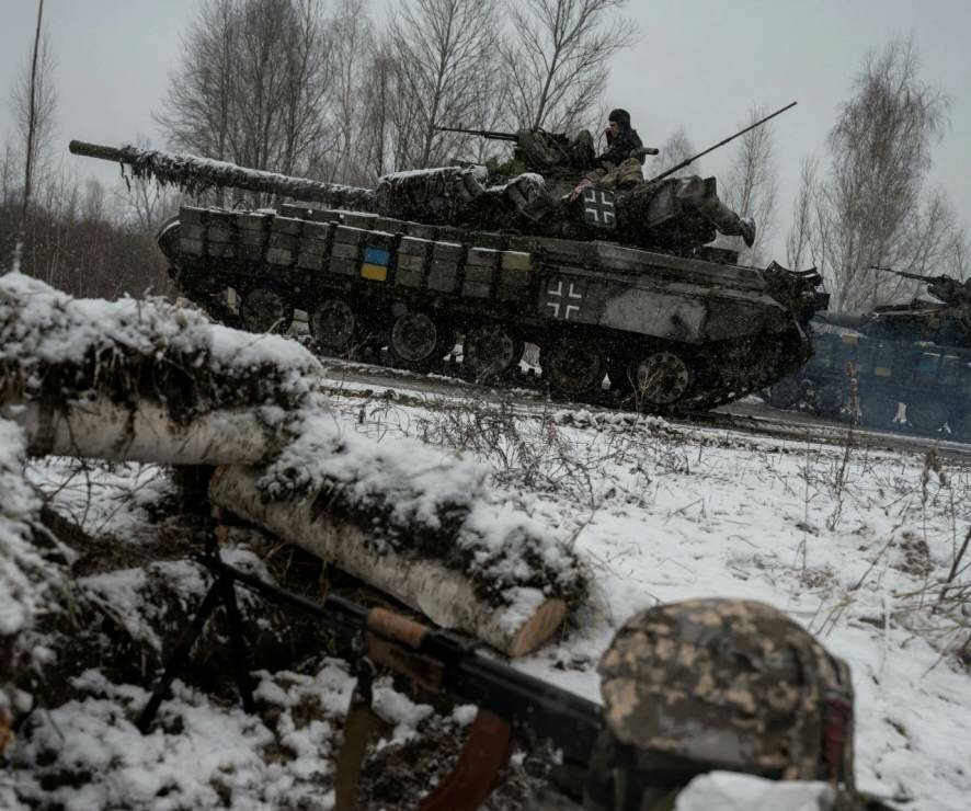 О тотальной мобилизации и ситуации с боевыми выплатами на Украине — Разбор Рыбаря