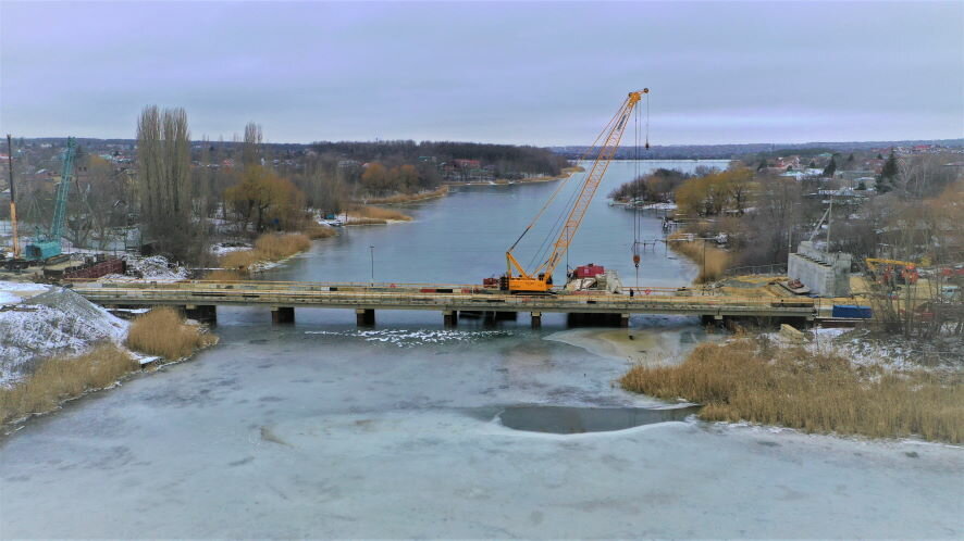 В Ростове-на-Дону продолжается строительство моста через водохранилище Ростовское море