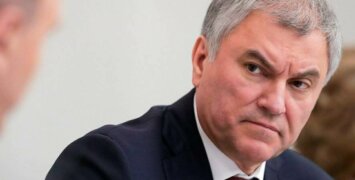 Вячеслав Володин заявил, что релокантов-предателей в России никто не ждет