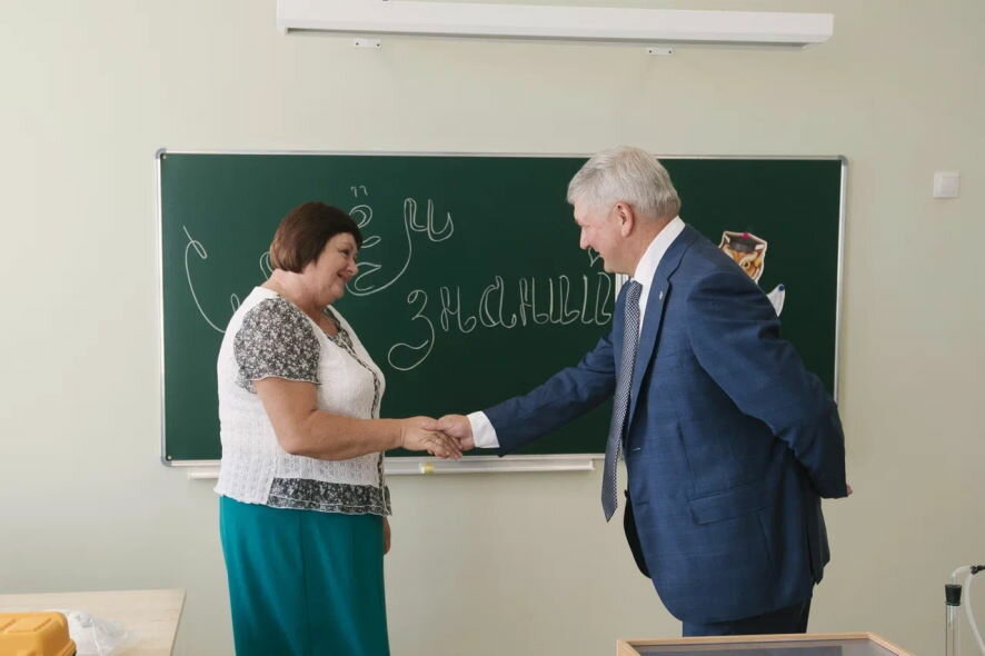 30 лучших воронежских педагогов получат премии по 100 тысяч рублей