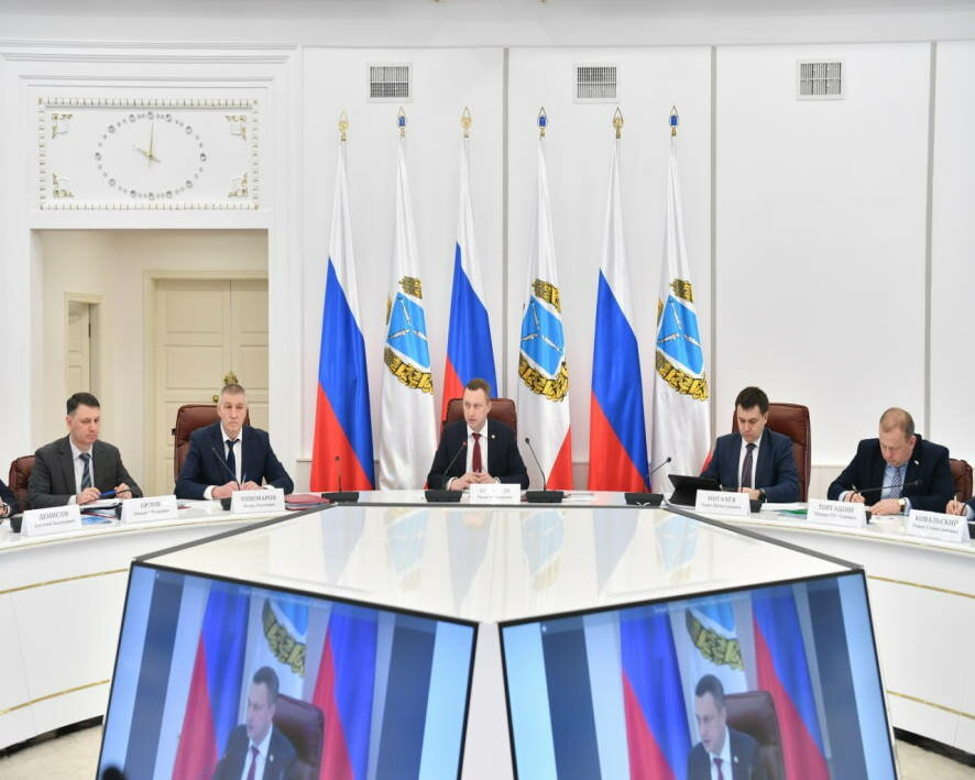 Губернатор Роман Бусаргин провёл постоянно действующее совещание с зампредами и министрами Правительства Саратовской области