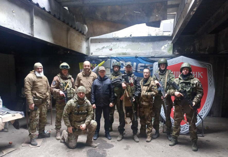 Замруководителя Администрации президента РФ Сергей Кириенко посетил военных батальона «Спарта» в Донецком аэропорту