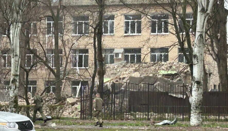 Боевики обстреляли колледж в Мелитополе через 15 минут после начала занятий