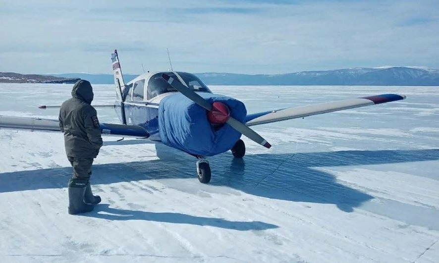 Самолёт незаконно приземлился на лёд Байкала — чтобы пассажиры попали в ресторан.