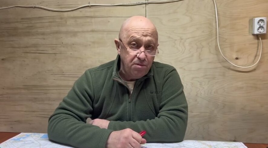 «Общество разделилось на тех, кто хочет страну защищать, и тех, кому на нее глубоко насрать»: Пригожин о ситуации с увольнением Долгова