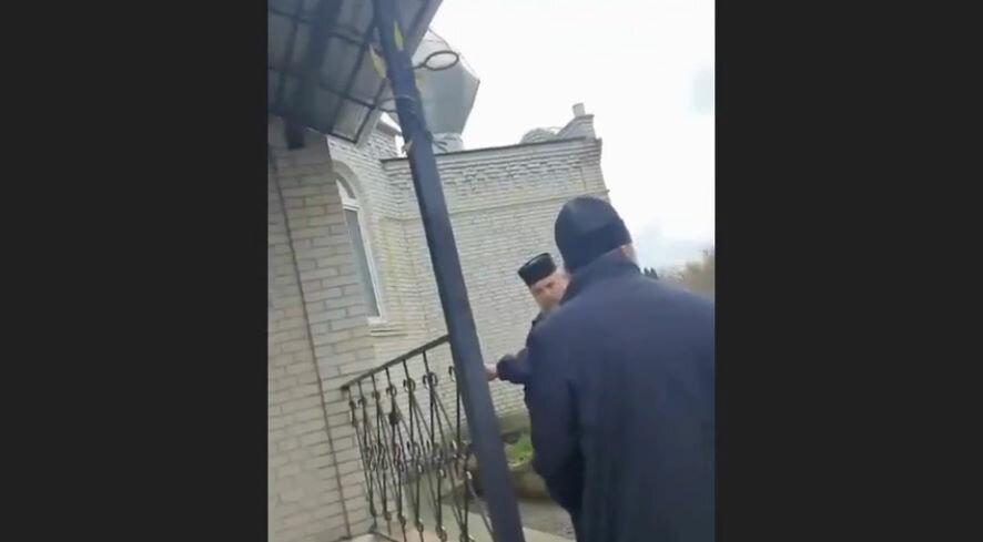 Во время захвата храма УПЦ умер вице-мэр, бросивший на землю православный крест