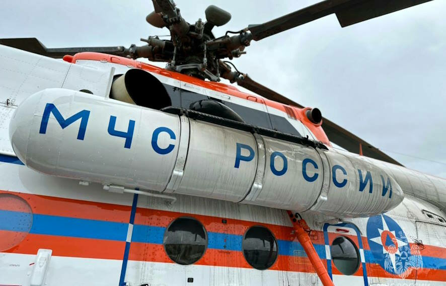 Вертолет Ми-8 МЧС России вылетел за пострадавшим туристом на гору Казбек в Северной Осетии
