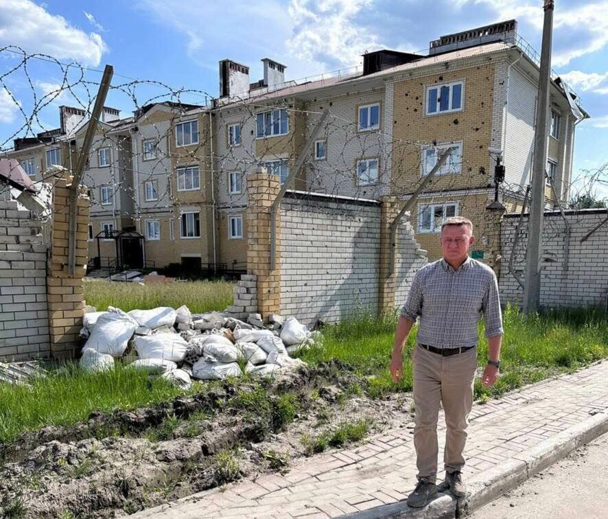 Глава Курской области посетил наиболее пострадавший от обстрелов Глушковский район