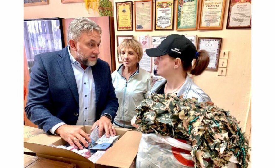 Депутат Московской областной думы Олег Жолобов передал рации и медикаменты для бойцов в зону СВО