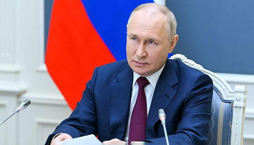 Путин призвал своевременно принимать решения в связи с ослаблением рубля