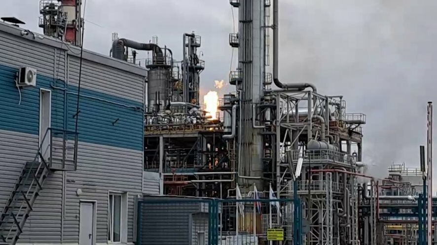 На нефтегазохимическом предприятии в Дзержинске в Нижегородской области произошел взрыв и начался пожар