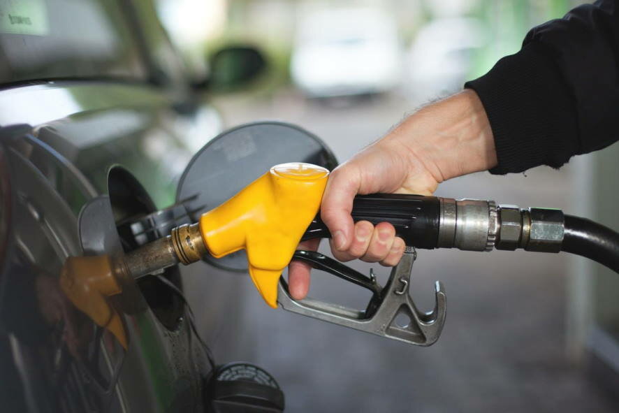 В преддверии повышения спроса на топливо Правительство РФ одобрило запрет на экспорт бензина на полгода