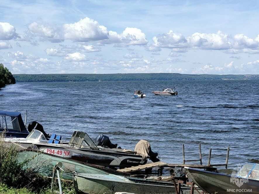 В Чувашии найден судоводитель затонувшего на Волге катера