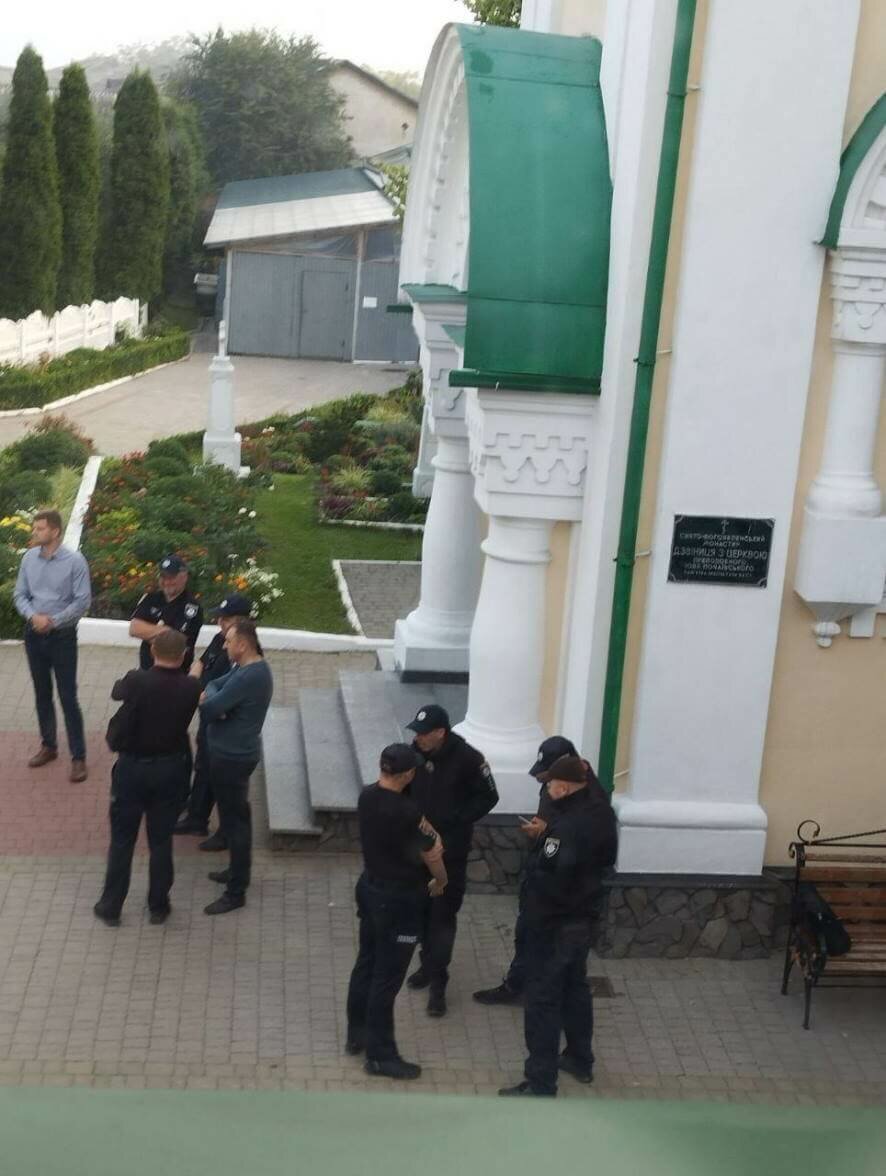Украинские силовики оцепили Свято-Богоявленский женский монастырь в Тернопольской епархии