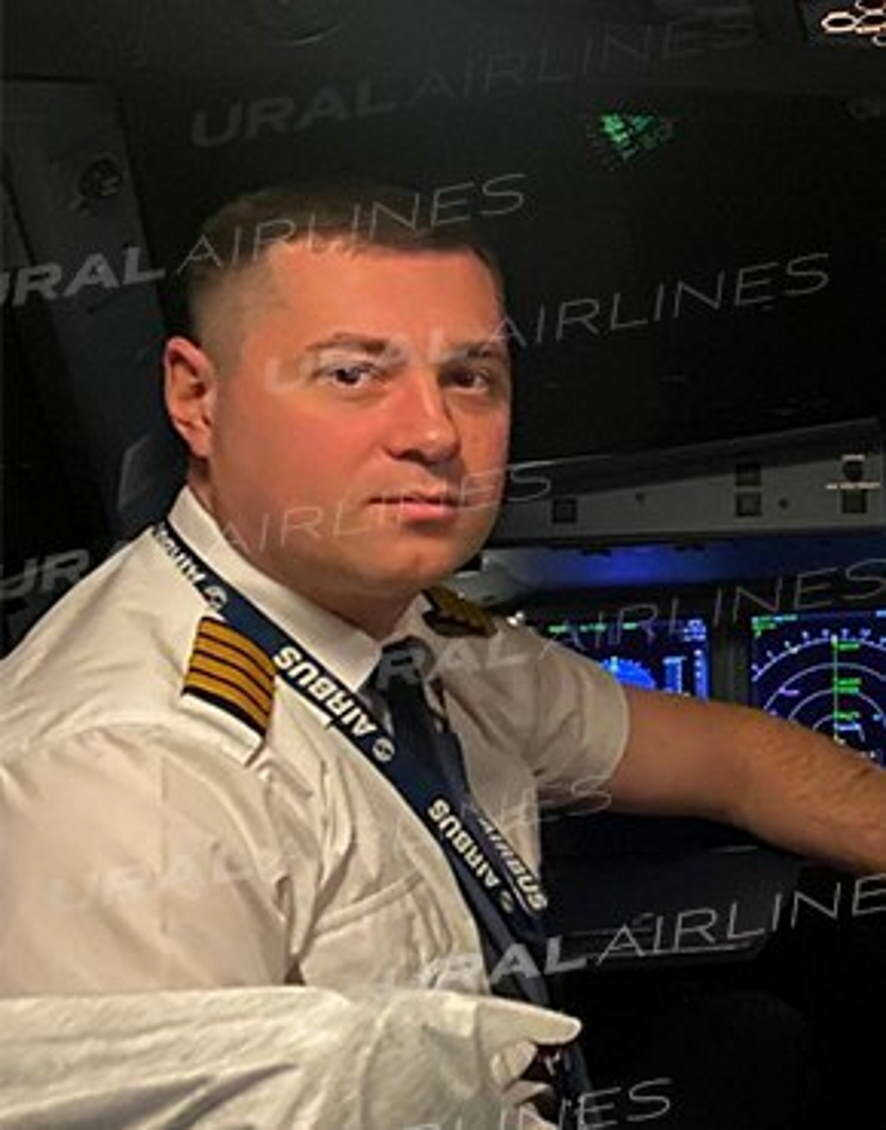 Герой дня — командир воздушного судна Сергей Белов, потомственный лётчик. Тот, кто без повреждений и жертв посадил самолёт