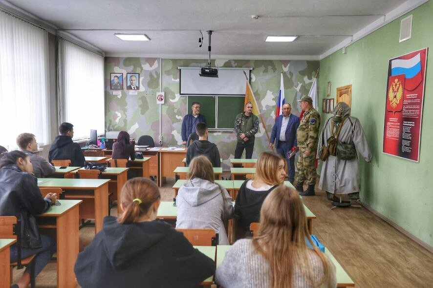 Ветераны боевых действий подарили саратовским студентам противотанковый ракетный комплекс