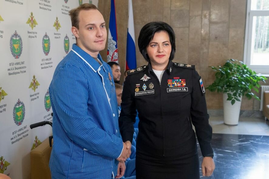 Заместитель Министра обороны РФ Татьяна Шевцова вручила государственные награды участникам спецоперации в госпитале им. Вишневского