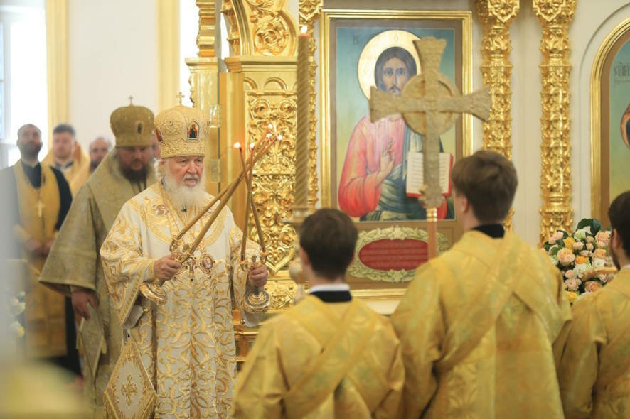 Патриарх Кирилл освятил воссозданный Богоявленский собор Костромского кремля