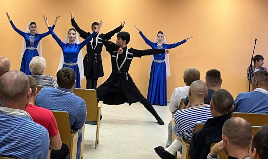 Артисты центра «Кавказ» провели концерт для участников СВО