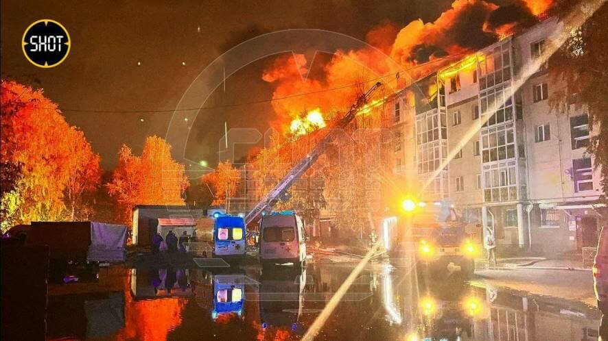 Взрыв газа и крупный пожар в жилом доме в Тобольске, есть пострадавшие