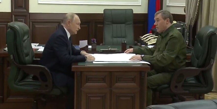 Президент Владимир Путин посетил штаб Вооруженных сил РФ в Ростове-на-Дону