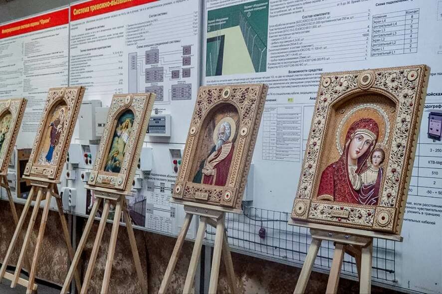 В воинской части Росгвардии в Подмосковье открылась выставка уникальных икон