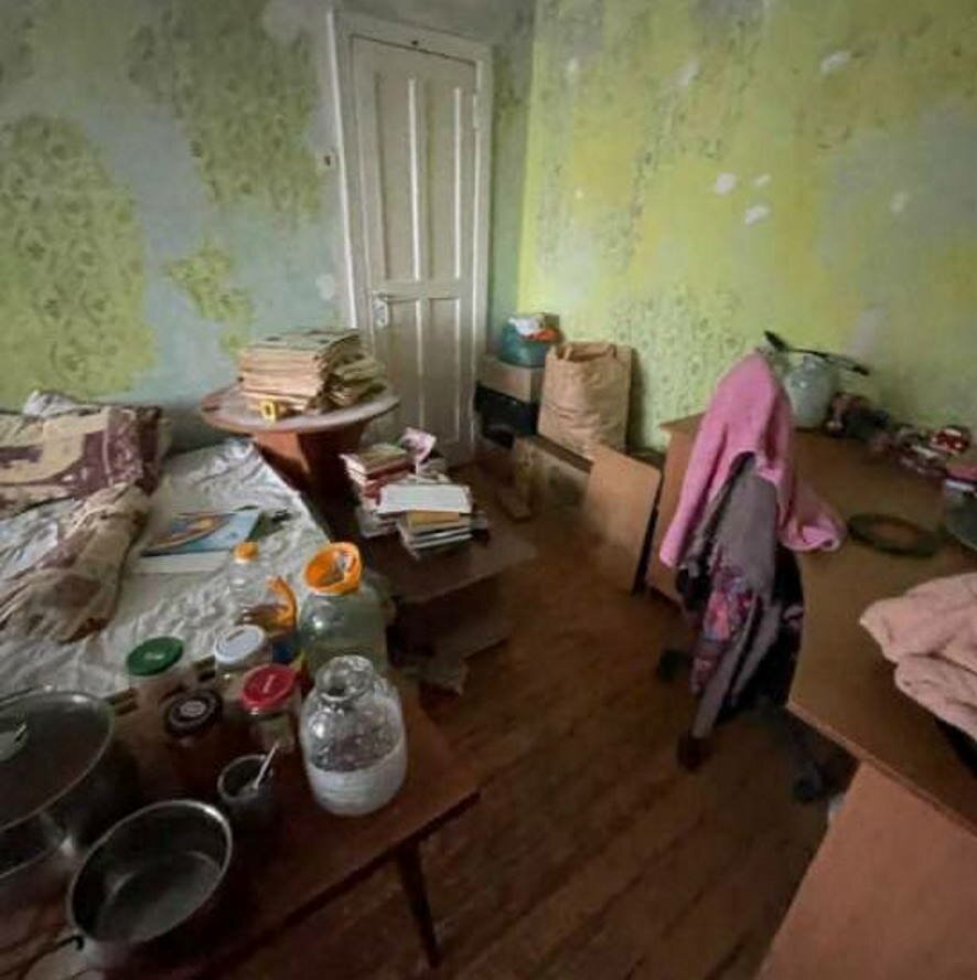 В Екатеринбурге 13-летняя девочка-маугли жила в антисанитарных условиях и не ходила в школу