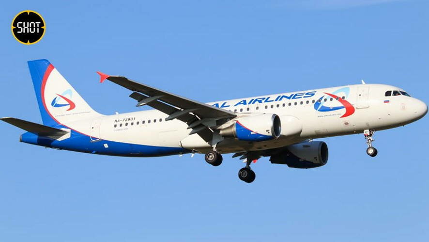 Мужчина умер на борту самолёта «Уральских авиалиний», который летел из Екатеринбурга в Благовещенск