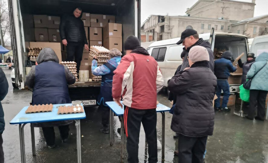 На Театральной площади Саратова увеличили количество точек продажи яиц